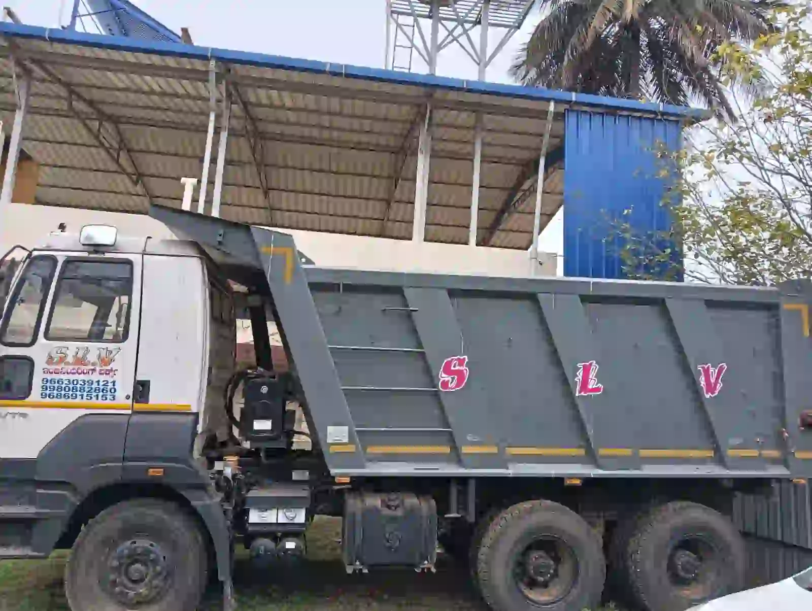 Ashok Leyland truck for sale in e-auction. Vehicle is located in Undignal Village, Arsikere Taluk, Hassan District.