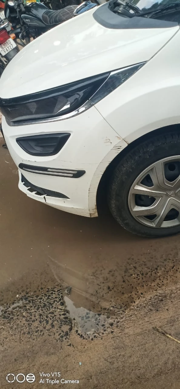 TATA ALTROZ XM+S1.2 CNG BS6 PH2, RTO Regd No. GJ02EA3213, hypothecated vehicle available for auction.