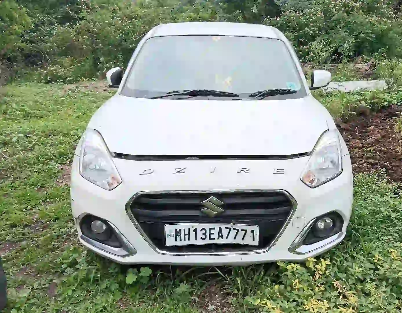 Hyundai Aura 1.2 MT CNG SX/2023 car, located in Usmanpura, Dharashiv. Registered on 01-03-2024 with registration number MH-25BA7733. Class of Vehicle: L.M.V. Motor Car-NT