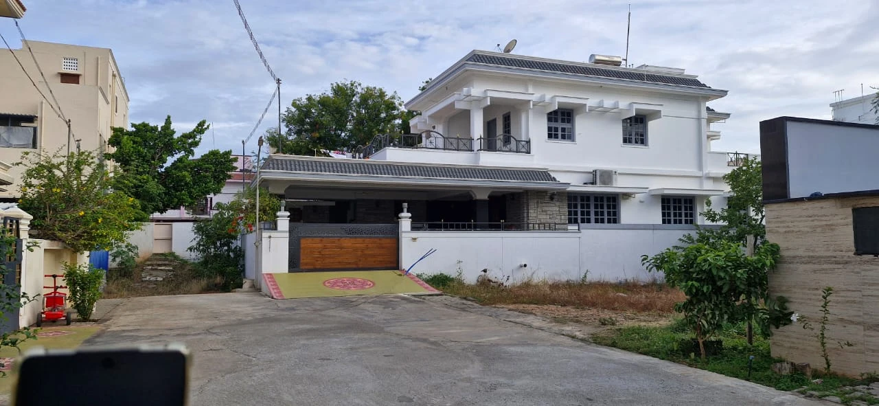 Land measuring 0.20 acre situated in G.S.No.360/1B lands measuring 0.605 hectares in Patta No. 3039, with building constructed thereon bearing door Nos. 4/683 & 4/683A, having Assessment Nos. 032/054/00548 & 032/054/01862, Water tap Connection Nos 032/054/02102 & 032/054/02929 and Electricity Service Connection No. 03-211-001-734