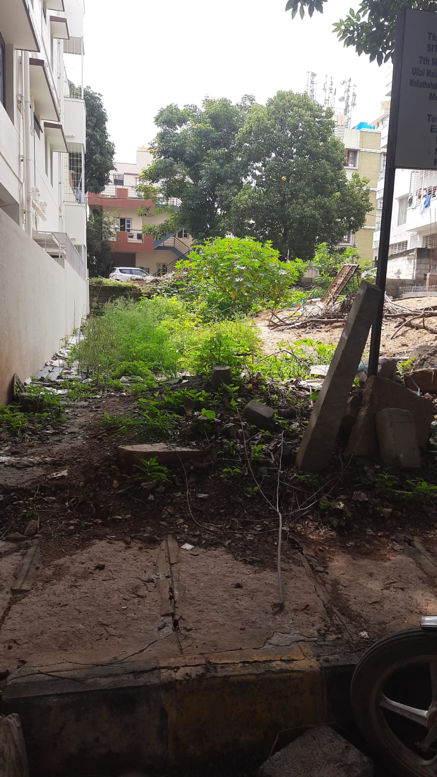 Site No 240/13 (Northern Portion) measuring 600 sq ft carved out of 240/13, total site measuring 1800 sq ft in 1 acre 10 guntas of land present assessment no 107/1A1 old assessment no 42 CMC Rajarajeshwarinagar Khata No 369116 situated at Mallathalli Village Yeshwanthpur Hobli Bangalore North Taluk now comes under the limit of BBMP measuring East to West 40 Feet and North to South 15 Feet Total Area 40*15=600 Sq. feet