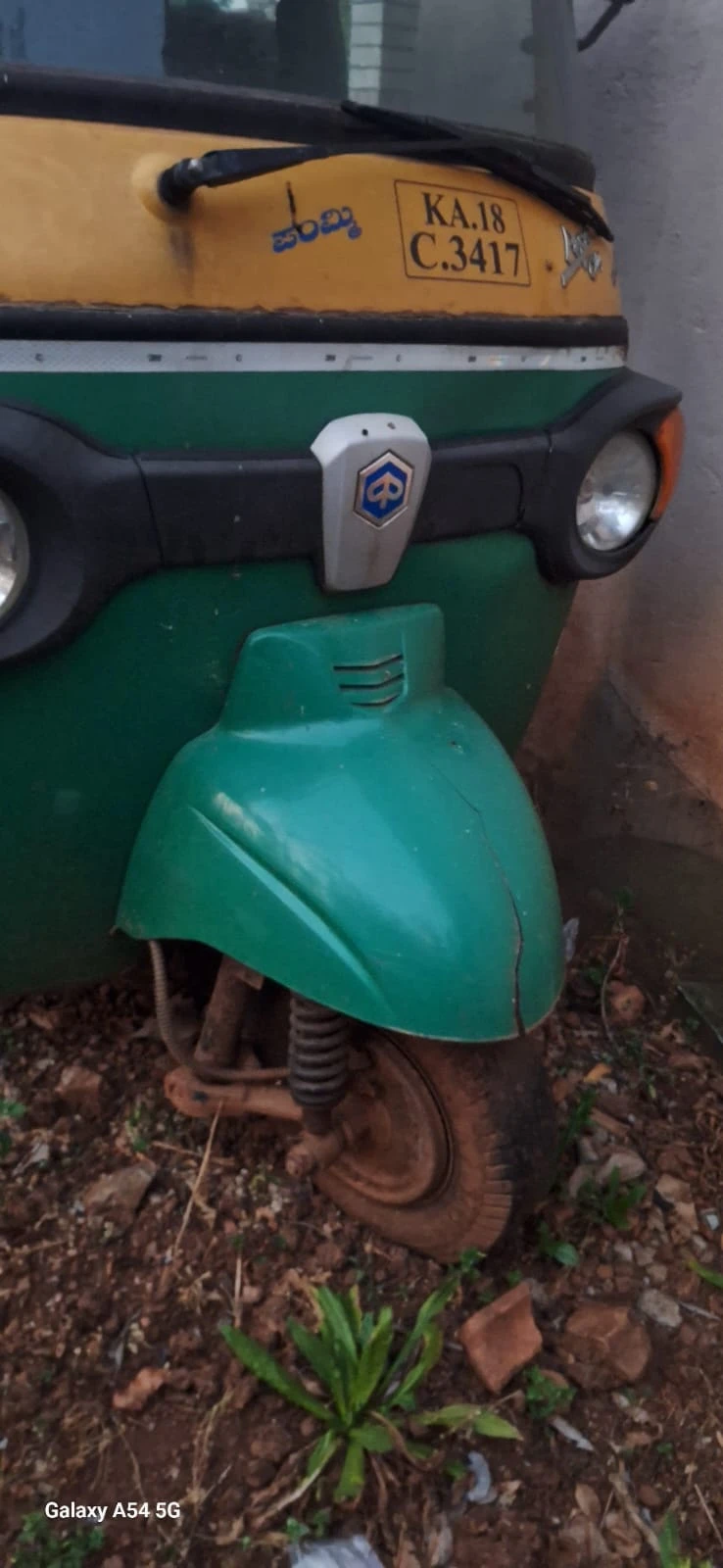 Piaggio Auto LTS Auto Rikshaw with RC No KA-18 C3417, registered on 17-11-2018. Vehicle is being auctioned for recovery of dues.