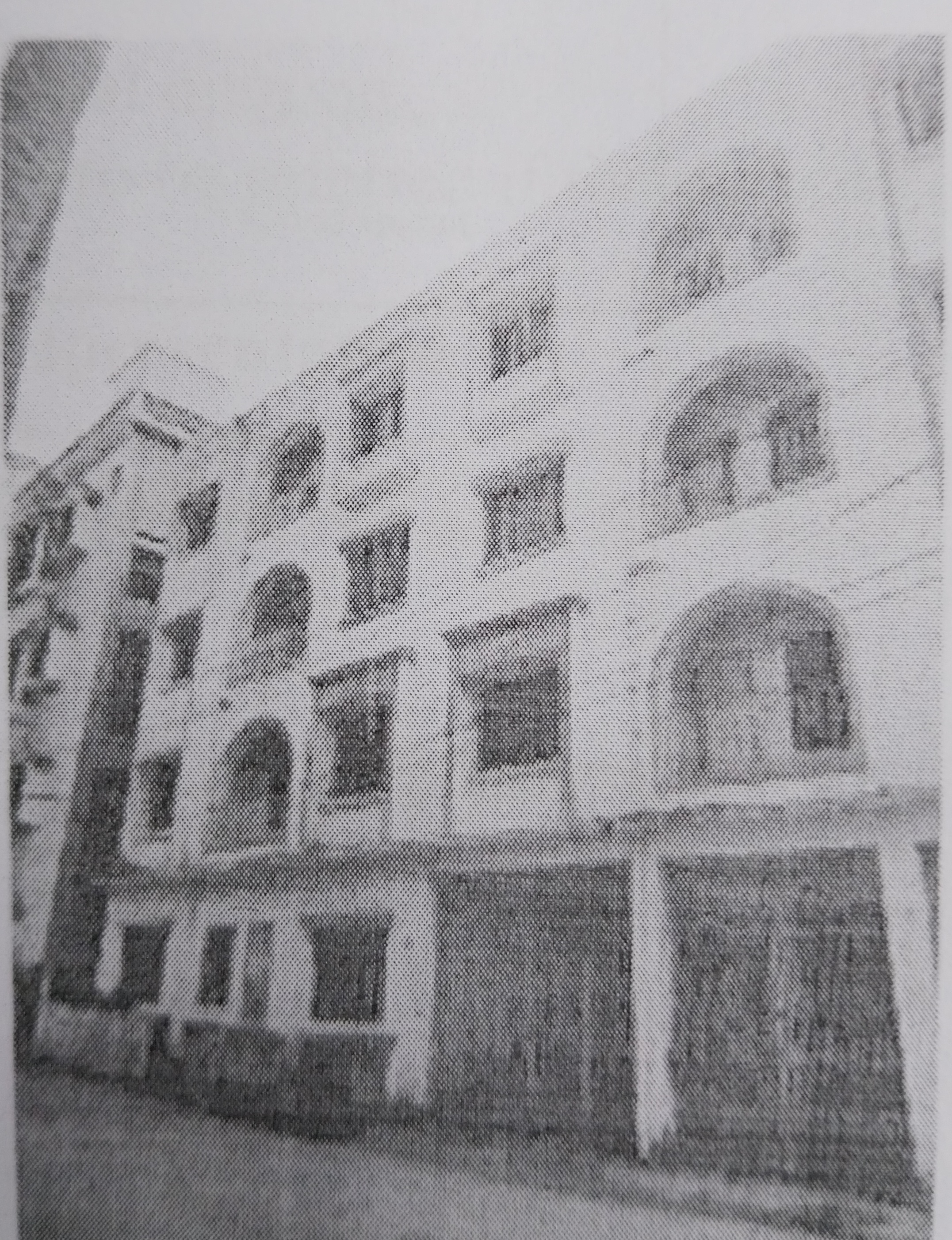 Individual House in Chinnamudalaipatti with standard residential features and local connectivity. | Commercial office space on the first floor with super built-up area of 1100 sq.ft. located in Bankim Pally West, Madhyamgram. The property is constructed on a plot measuring approximately 3613.5 sq.ft. (5 cottahs 2 chittacks).